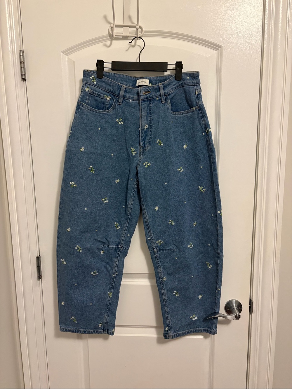 Embroidered floral barrel jeans